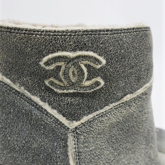 Chanel Shearling CC Ankle Boots Gray Distressed - Picture 8 of 8